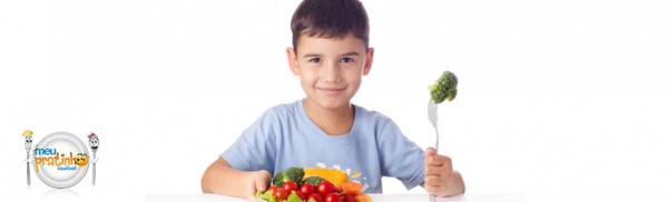 crianca-comendo
